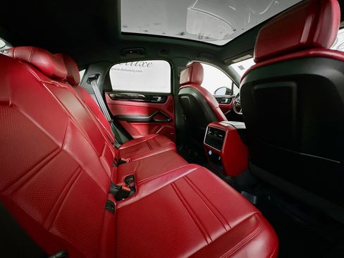 Used 2022 Porsche Cayenne E-Hybrid Coupe image 29