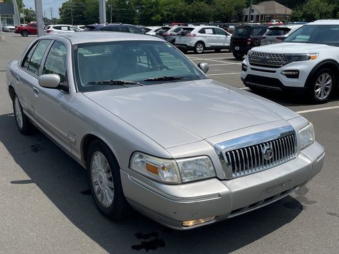 Used 2010 Mercury Grand Marquis LS image 2