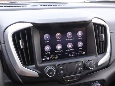 Used 2024 GMC Terrain SLT image 16