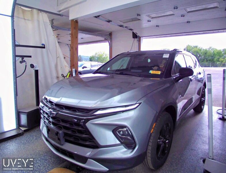Used 2023 Chevrolet Blazer LT w/ Convenience Package AWD/4WD image 2
