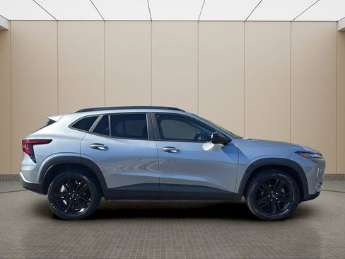 Used 2024 Chevrolet Trax ACTIV w/ Sunroof Package image 6