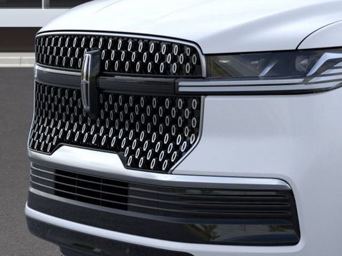 New 2026 Lincoln Navigator L Reserve AWD/4WD image 17