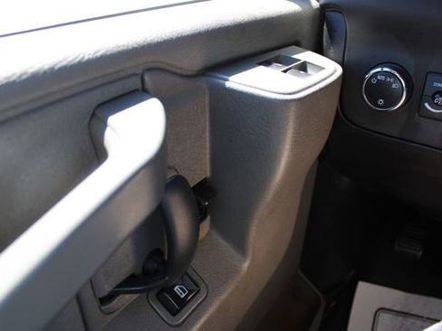 Used 2018 GMC Savana 2500 Extended RWD image 9