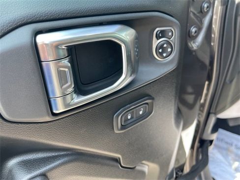 New 2025 Jeep Gladiator Sport image 24