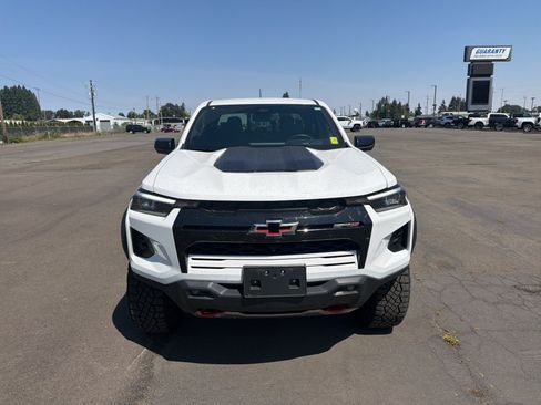 Used 2024 Chevrolet Colorado ZR2 w/ ZR2 Convenience Package III AWD/4WD image 2