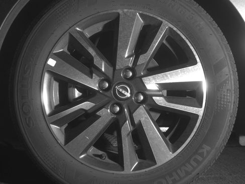 Used 2025 Nissan Versa SV image 12