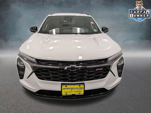 Used 2025 Chevrolet Trax RS w/ Driver Confidence Package FWD image 2