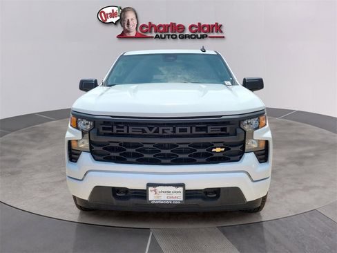 Used 2025 Chevrolet Silverado 1500 Custom image 9