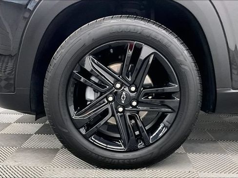 Used 2025 Chevrolet Trax ACTIV w/ Sunroof Package FWD image 10