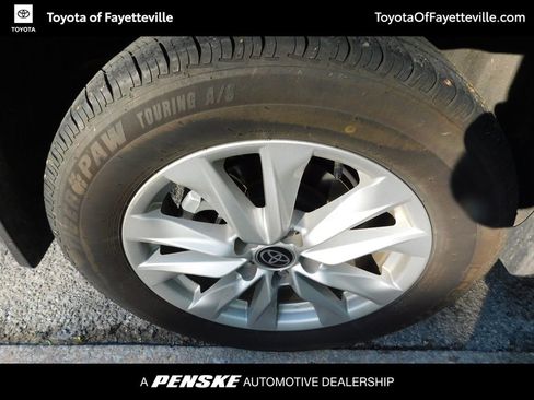 Used 2022 Toyota Corolla Cross LE image 7