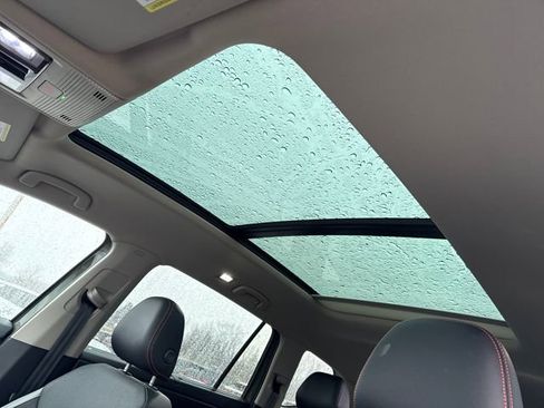 Used 2025 Volkswagen Atlas Peak Edition SE image 33