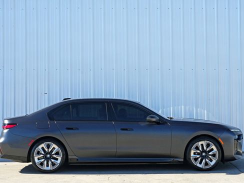 Used 2023 BMW i7 xDrive60 image 59