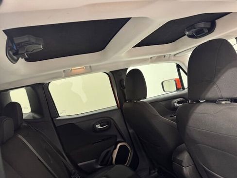 Used 2017 Jeep Renegade Latitude image 23