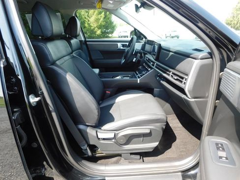 Used 2024 Hyundai Santa Fe SEL FWD image 18
