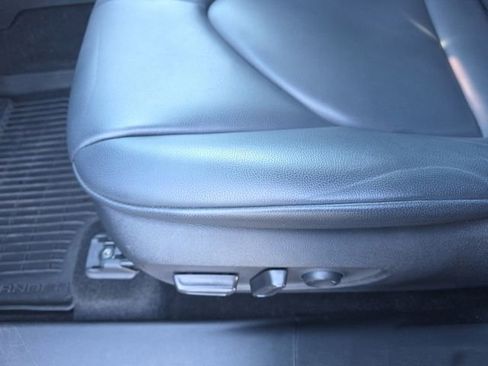 Used 2024 Toyota Highlander XLE image 15