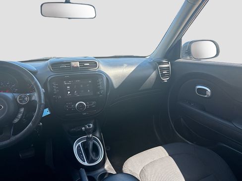 Used 2018 Kia Soul + FWD image 21