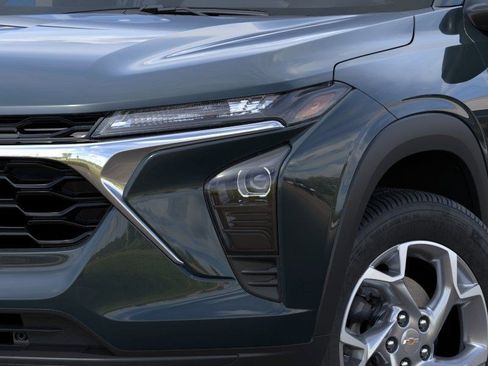 New 2026 Chevrolet Trax LS w/ LS Convenience Package FWD image 8