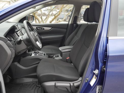 Used 2019 Nissan Rogue Sport S image 3