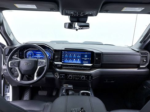 Used 2024 Chevrolet Silverado 1500 LT Trail Boss w/ Convenience Package II AWD/4WD image 32