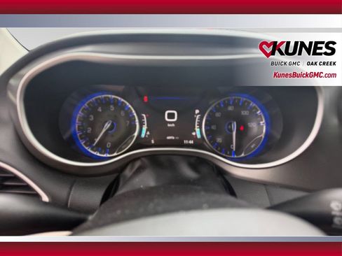 Used 2024 Chrysler Pacifica Touring-L FWD image 14