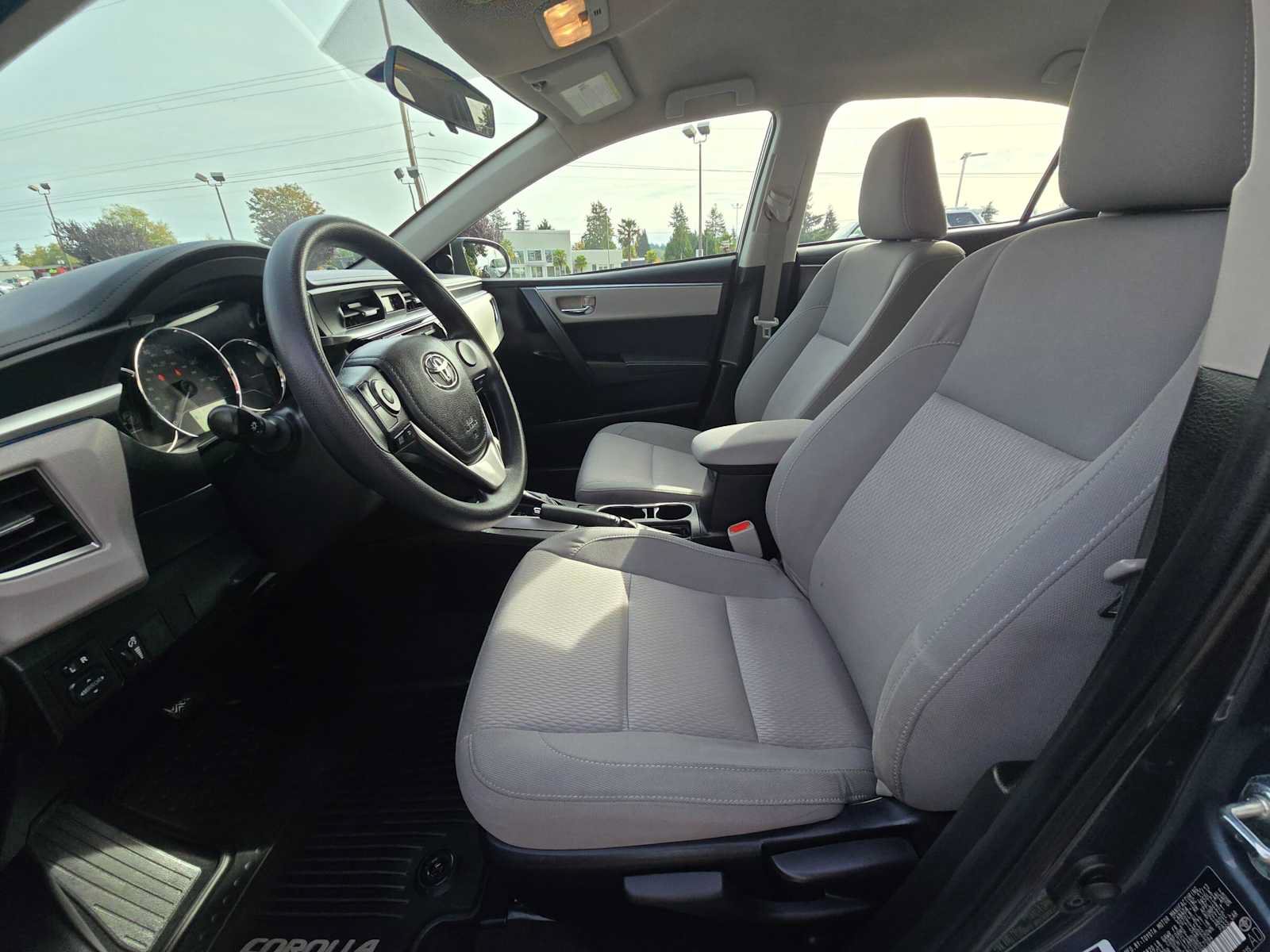 Used 2014 Toyota Corolla LE FWD image 19