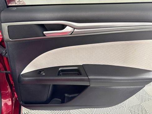 Used 2020 Ford Fusion SE w/ Equipment Group 151A image 27