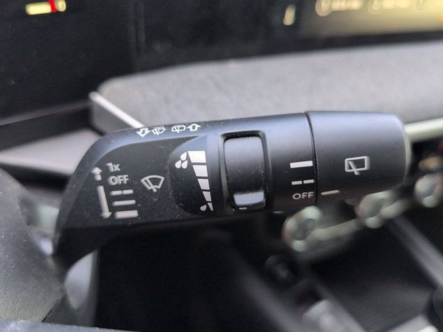 Used 2025 Nissan Kicks SV FWD image 23