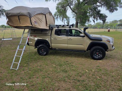 Used 2017 Toyota Tacoma TRD Off-Road w/ Tow Package (A/T) AWD/4WD image 4