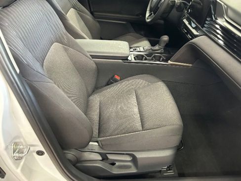 Used 2025 Toyota Camry LE image 31