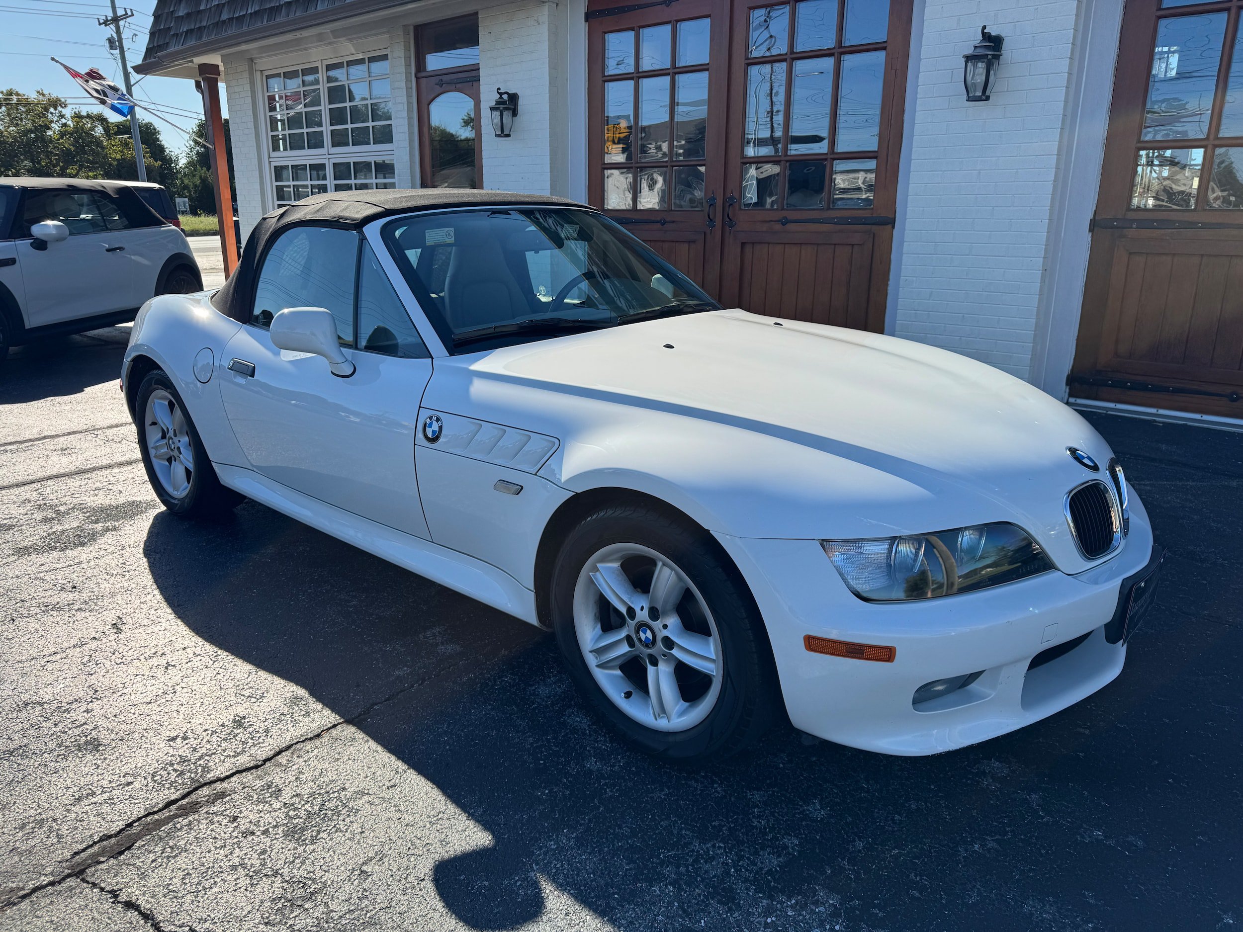 Used 2000 BMW Z3 2.5i RWD image 2