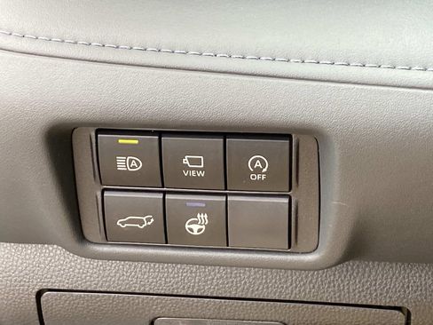 Used 2024 Toyota Highlander Platinum AWD/4WD image 25