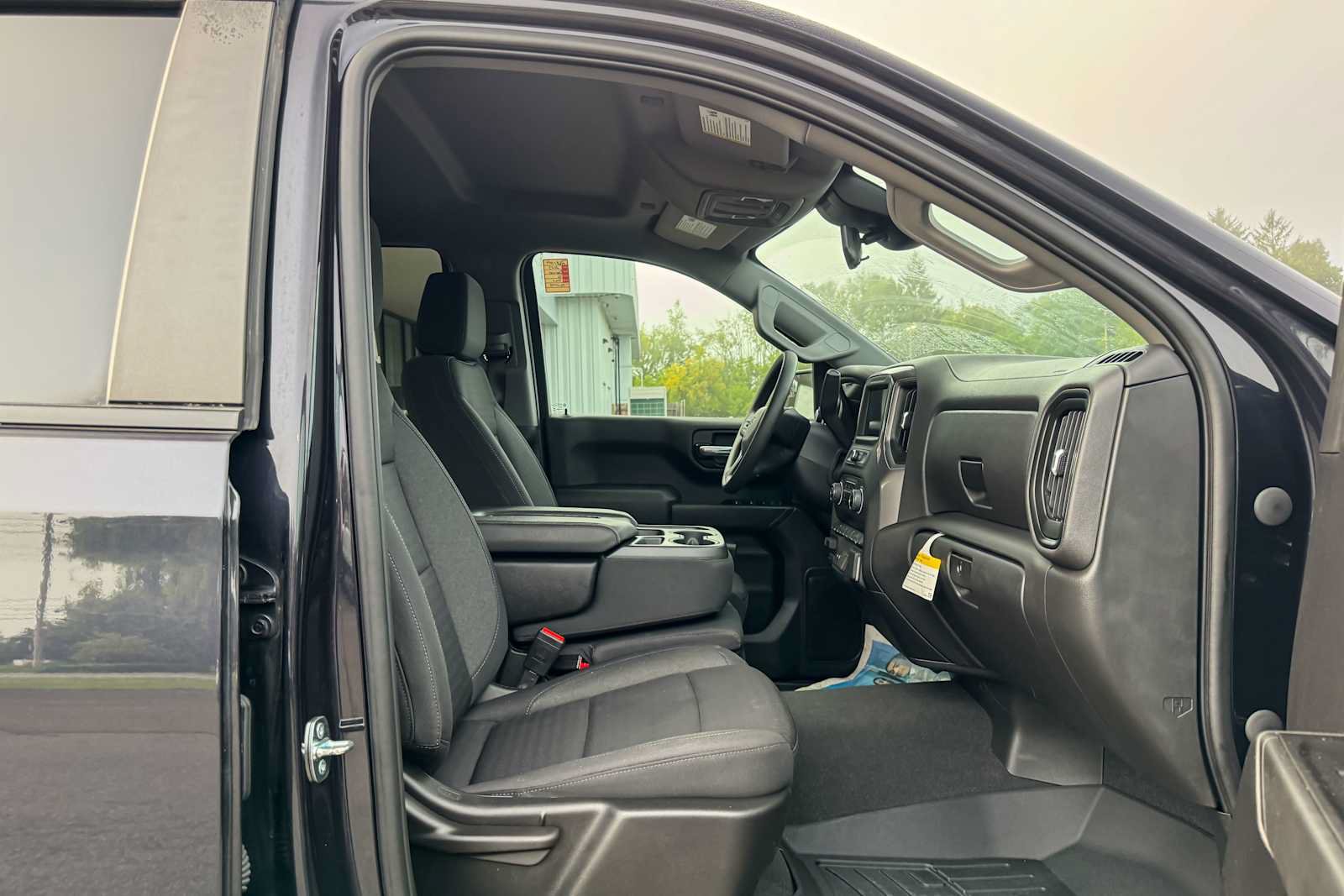 Used 2023 Chevrolet Silverado 1500 Custom Trail Boss w/ LPO, Dark Essentials Package AWD/4WD image 6