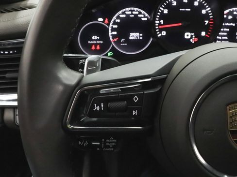 Used 2023 Porsche Panamera 4 Platinum Edition image 33
