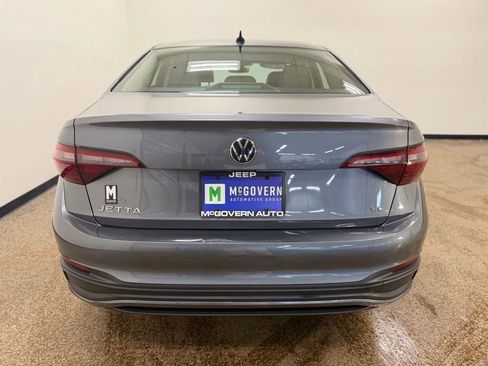 Used 2022 Volkswagen Jetta SE image 4