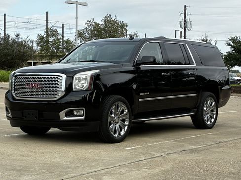Used 2015 GMC Yukon XL Denali w/ Touring Package RWD image 5