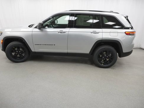 New 2026 Jeep Grand Cherokee Altitude AWD/4WD image 14
