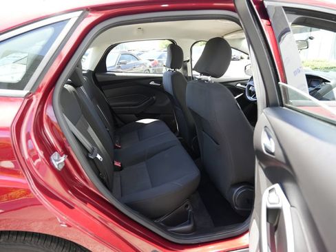 Used 2017 Ford Focus SE FWD image 35