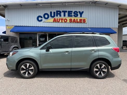 Used 2017 Subaru Forester 2.5i w/ Alloy Wheel Package AWD/4WD image 2