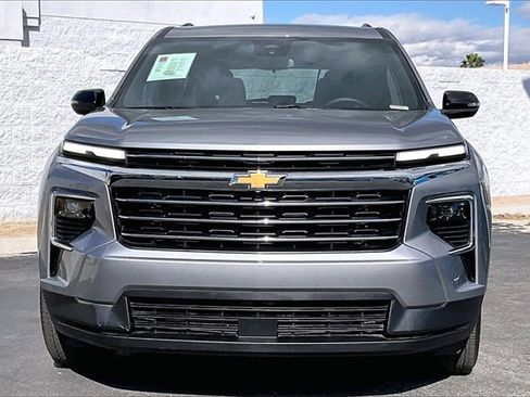 Used 2026 Chevrolet Traverse LT image 2