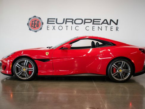 Used 2020 Ferrari Portofino RWD image 23