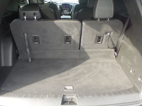 Used 2023 Chevrolet Traverse LT image 9