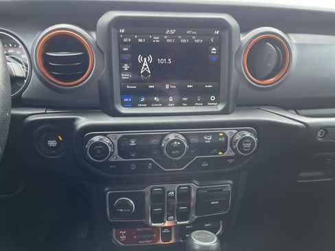 Used 2022 Jeep Gladiator Mojave w/ Auxiliary Switch Group image 24