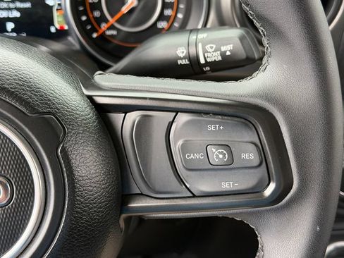 Used 2023 Jeep Gladiator Sport AWD/4WD image 16