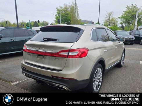Used 2017 Lincoln MKX Reserve AWD/4WD image 3