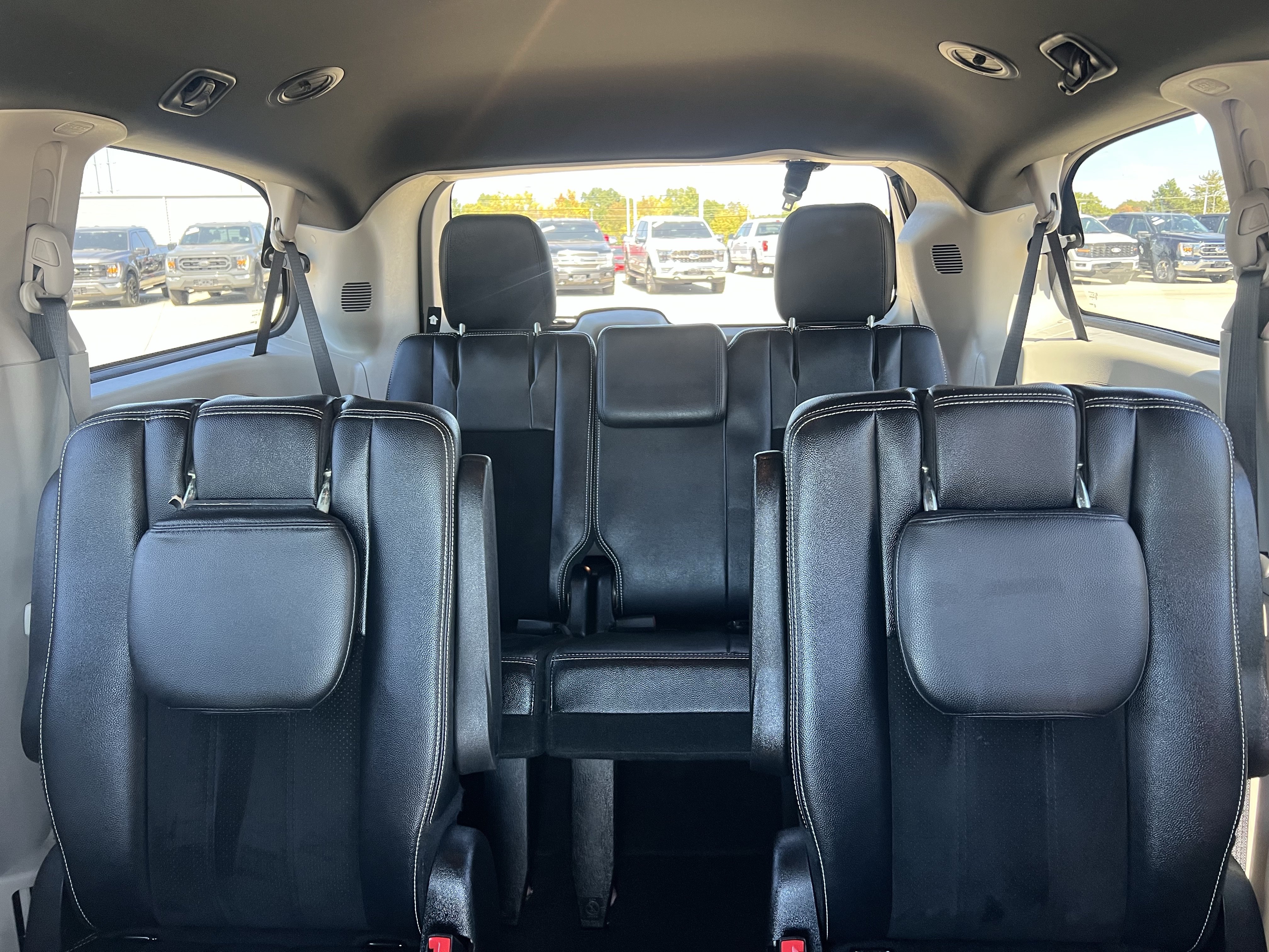 Used 2017 Dodge Grand Caravan SXT FWD image 14
