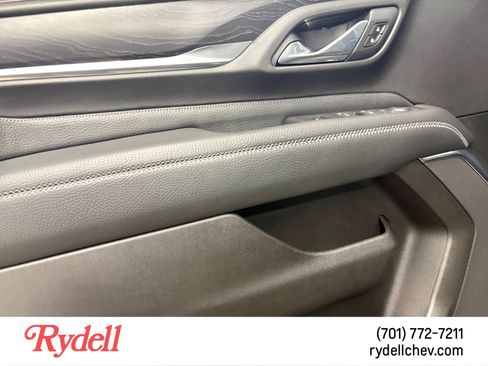 Used 2021 GMC Yukon Denali w/ Denali Premium Package image 11