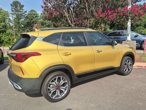 Used 2023 Kia Seltos SX w/ SX Sunroof Package AWD/4WD image 3