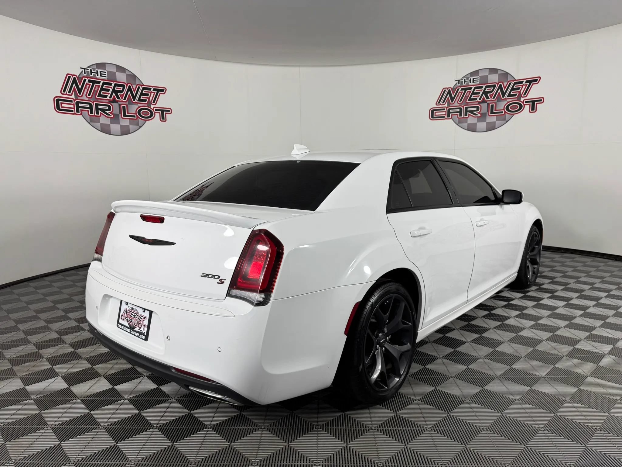 Used 2021 Chrysler 300 S w/ S Model Appearance Package RWD image 7
