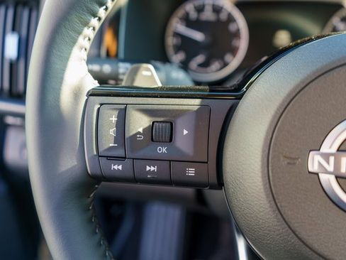 New 2025 Nissan Pathfinder SL image 13