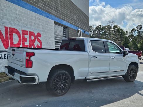 Used 2022 Chevrolet Silverado 1500 High Country w/ High Country Premium Package image 7